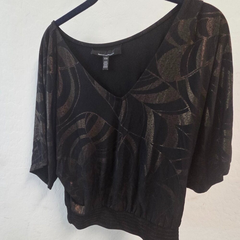 White House BM-Trendy Blouse Black w/Gold Accent-Size XXS-Scrunched bottom Vneck